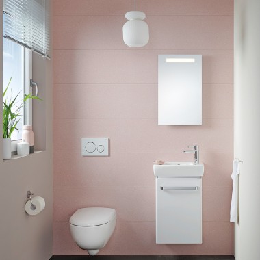 Kleine badkamer met wastafel en wc uit de Renova Compact badkamerserie