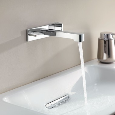 Geberit ONE wandkraan voor de wastafel in een hoekig design Geberit ONE wandkraan voor de wastafel in een hoekig design