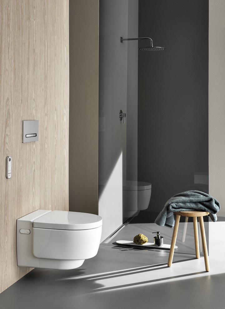 Geberit AquaClean Mera Comfort douchewc met Sigma50 bedieningsplaat (© Geberit)