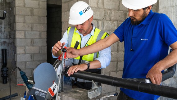 Advies en ondersteuning op locatie: het Geberit-team ondersteunde het project gedurende de hele looptijd. Installateurs werden uitgebreid getraind in het gebruik van het product.