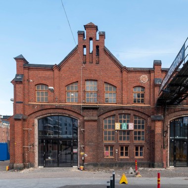 Het industriële gebouw is een herkenningspunt in Helsinki. (© Kansallis Teatteri)