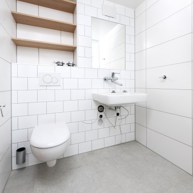 De prefab badkamers zijn geïnstalleerd in de woningen van het dialysecentrum. De prefab badkamers zijn geïnstalleerd in de woningen van het dialysecentrum.