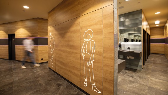 Ingang van de sanitaire voorzieningen in winkelcentrum FMZ Ingang van de sanitaire voorzieningen in winkelcentrum FMZ