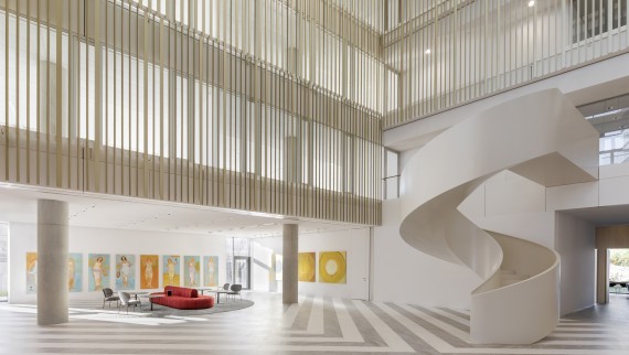 Het centrale atrium (© Ana Skobe)