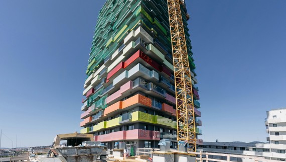 Het kleurrijke woongebouw DS 90 in het hart van Wenen telt 382 appartementen.