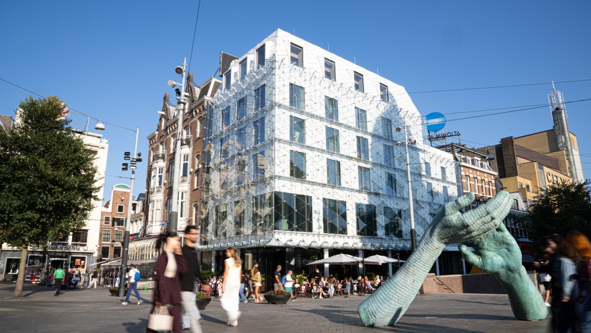 Vandaag de dag: het nieuwe gebouw aan het Leidseplein (© Denise Valk)