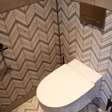 De bedieningsplaat Sigma50 Square zorgt voor tijdloze elegantie (© Geberit)