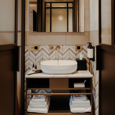 De badkamers zijn uitgerust met de Geberit AquaClean Mera douchewc’s (© Nina Slagmolen)
