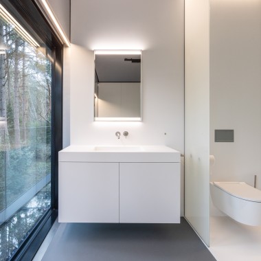 Minimalistisch, maar maximaal functioneel: de Geberit spiegelkasten met ComfortLight (© Lucas van der Wee)
