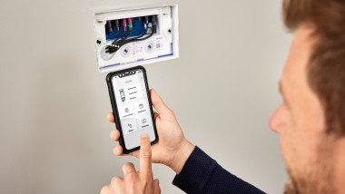 Instellen van de Geberit HS30 hygiënespoeling in het inbouwreservoir via de Geberit Control App.