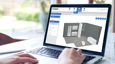 Vrouw ontwerpt haar nieuwe badkamer met de 3D-Badkamerplanner van Geberit