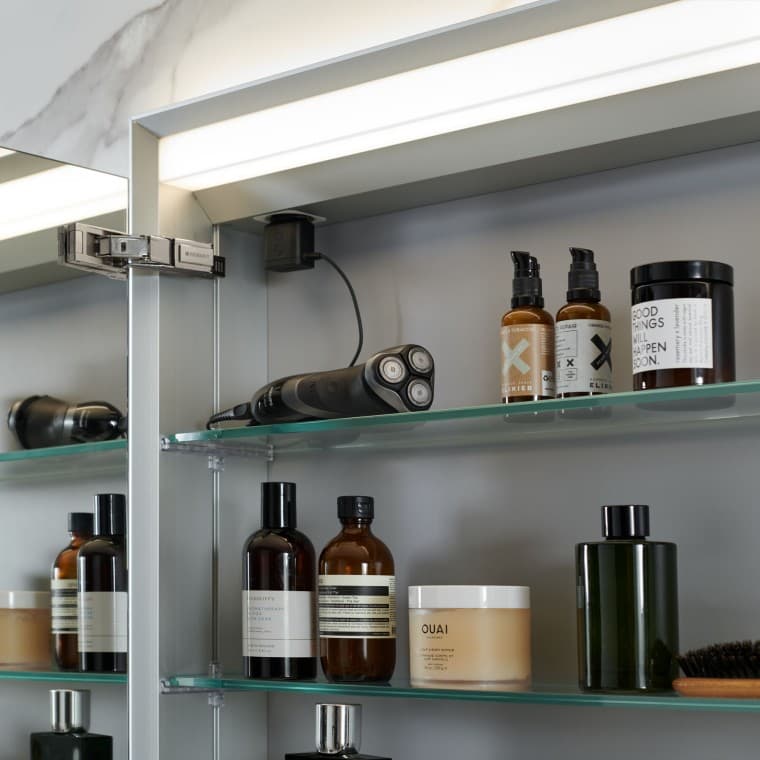 Open Geberit ONE spiegelkast met ComfortLight Open Geberit ONE spiegelkast met ComfortLight