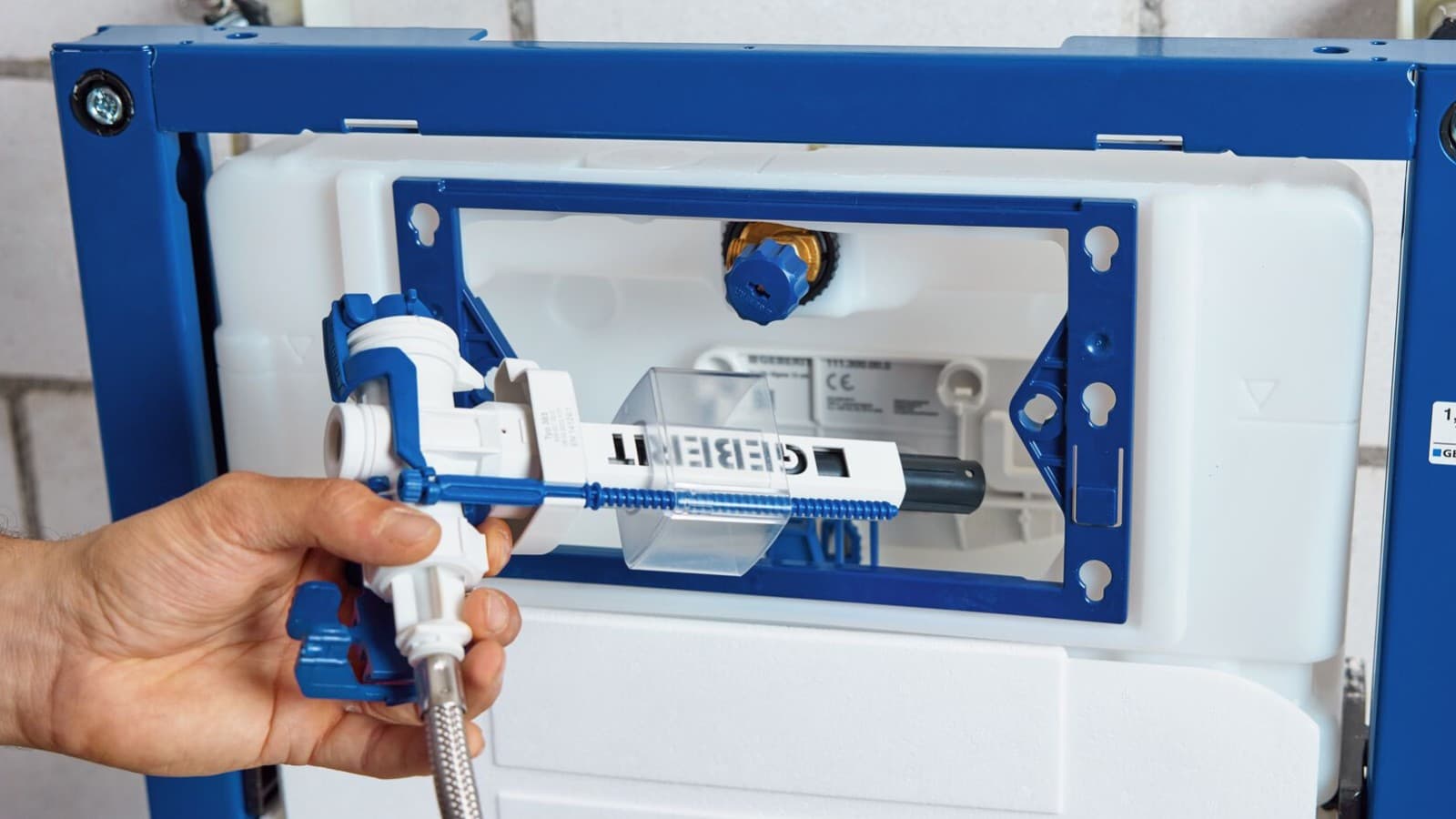 Geberit DuoFix en Geberit vlotterkraan type 383 voor het inbouwreservoir Geberit DuoFix en Geberit vlotterkraan type 383 voor het inbouwreservoir