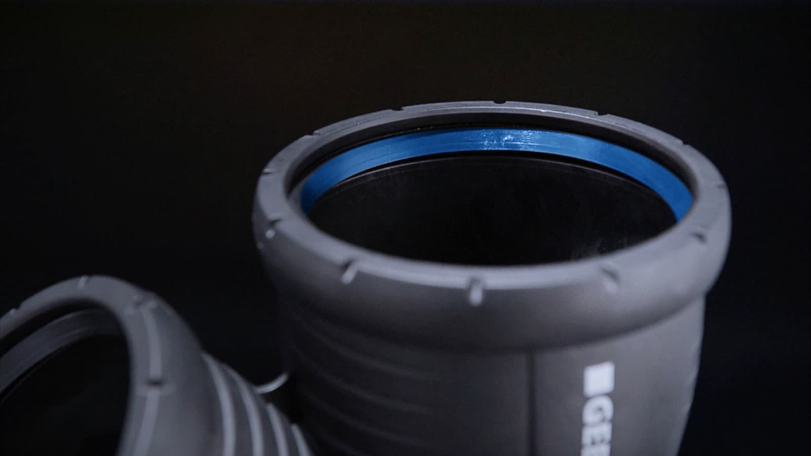 De Geberit Silent-Pro afdichtingsringen zijn gemaakt van het hoogwaardige en duurzame materiaal EPDM. De Geberit Silent-Pro afdichtingsringen zijn gemaakt van het hoogwaardige en duurzame materiaal EPDM.