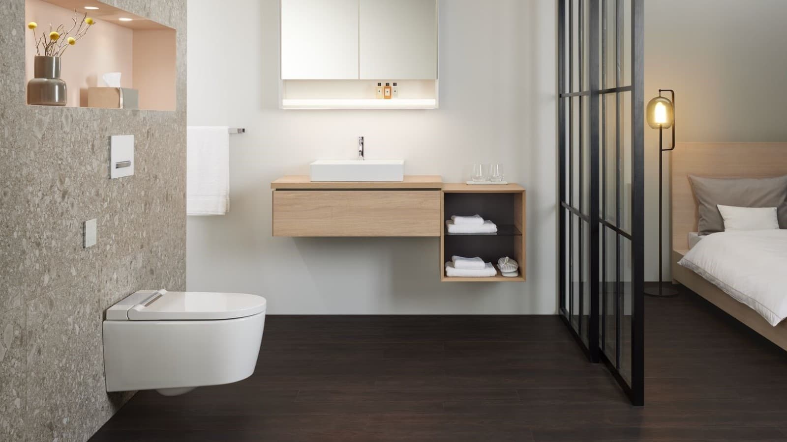 Geberit AquaClean Sela in een hotelkamer Geberit AquaClean Sela in een hotelkamer