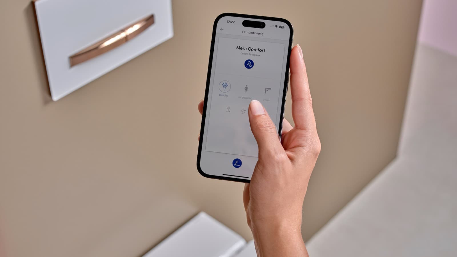 Met de Geberit Home App kunnen geselecteerde wc's en andere badkamerproducten van Geberit worden bediend. Met de Geberit Home App kunnen geselecteerde wc's en andere badkamerproducten van Geberit worden bediend.