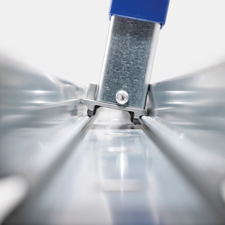 Eenvoudig vastklikken van voeten in rail Eenvoudig vastklikken van voeten in rail