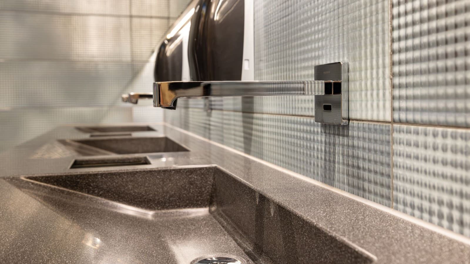 Geberit Brenta wandkraan voor de wastafel Geberit Brenta wandkraan voor de wastafel