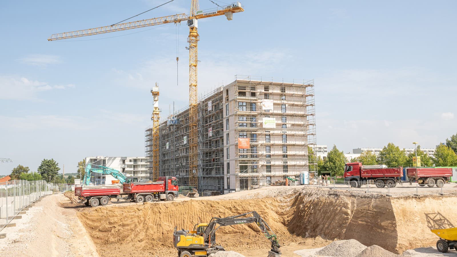 Binnen het woonproject Europakarree Erfurt worden circa 600 hoogwaardige koop-, huur- en sociale huurwoningen gebouwd. Binnen het woonproject Europakarree Erfurt worden circa 600 hoogwaardige koop-, huur- en sociale huurwoningen gebouwd.