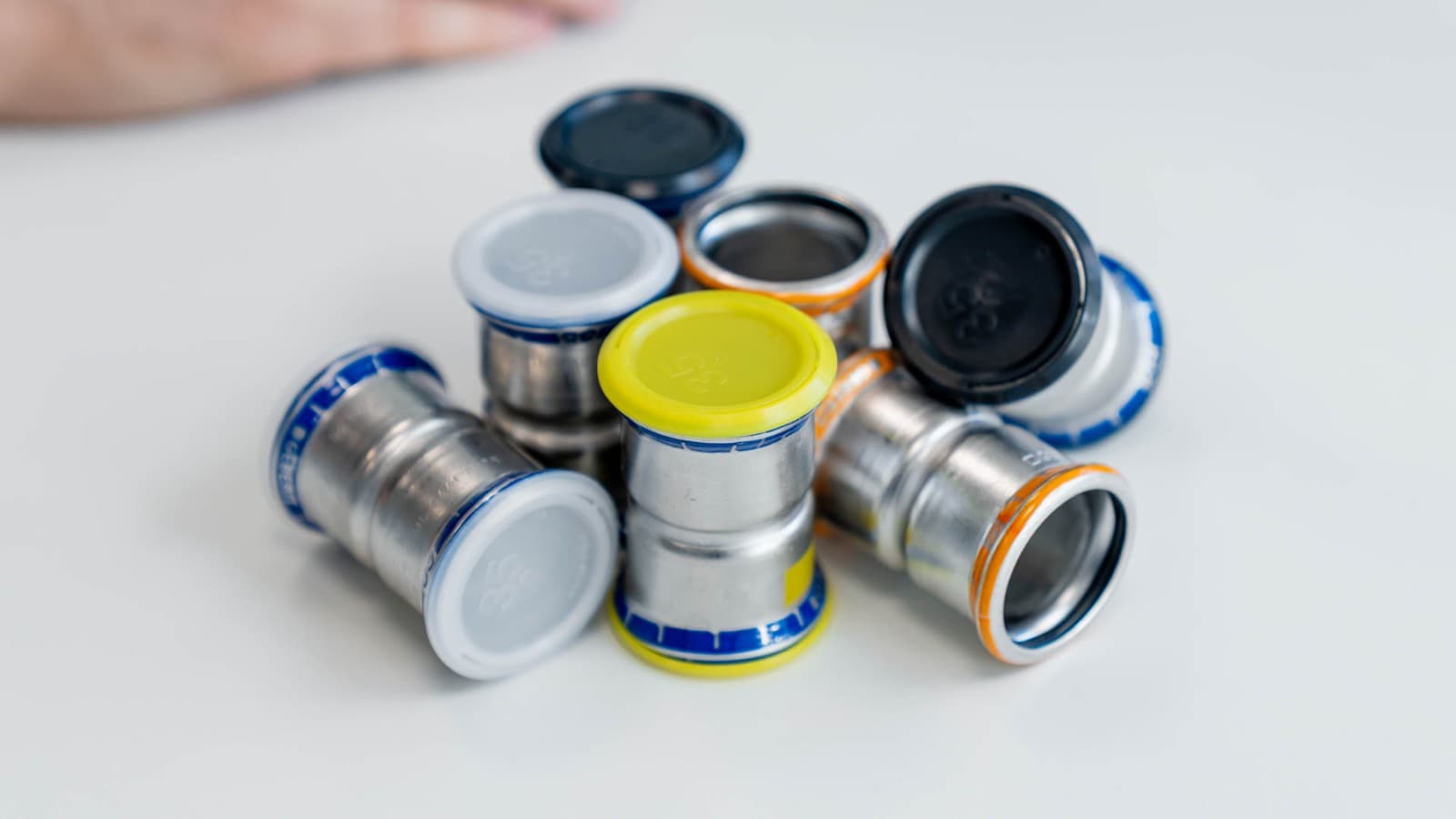 Kies het Geberit leidingsysteem in Geberit PipeSelect. Kies het Geberit leidingsysteem in Geberit PipeSelect.