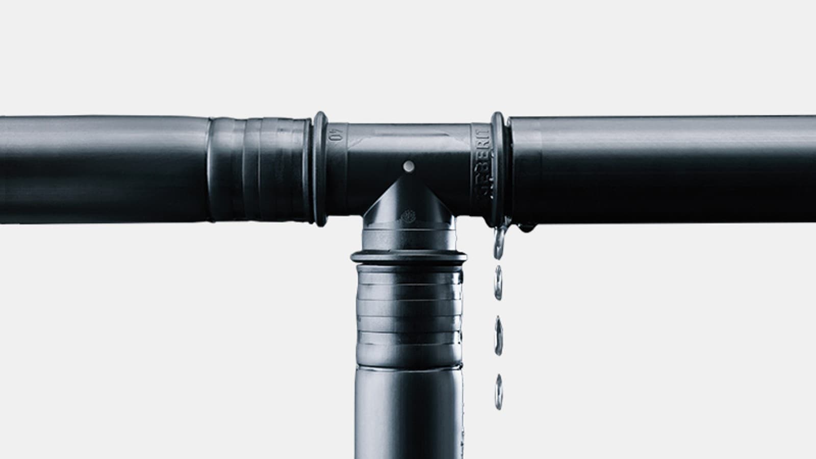 Ongeperste Geberit Mepla fittingen zijn duidelijk herkenbaar tijdens de druktest Ongeperste Geberit Mepla fittingen zijn duidelijk herkenbaar tijdens de druktest